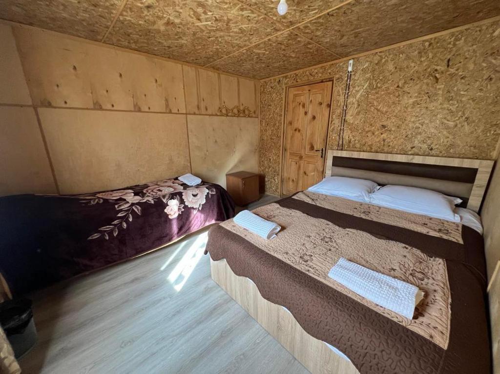 Postel nebo postele na pokoji v ubytování Guest House Old Omalo