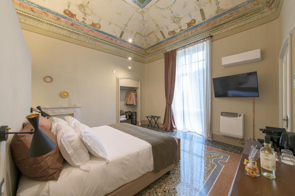 Televízia a/alebo spoločenská miestnosť v ubytovaní Palazzo Sertorio Suites