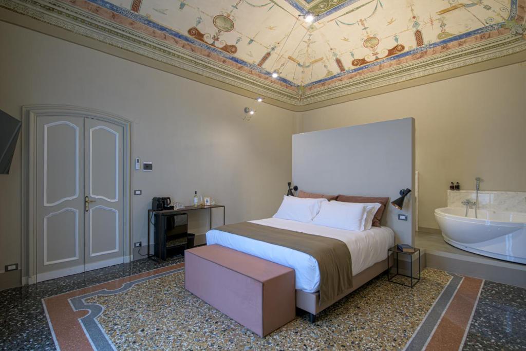 Posteľ alebo postele v izbe v ubytovaní Palazzo Sertorio Suites