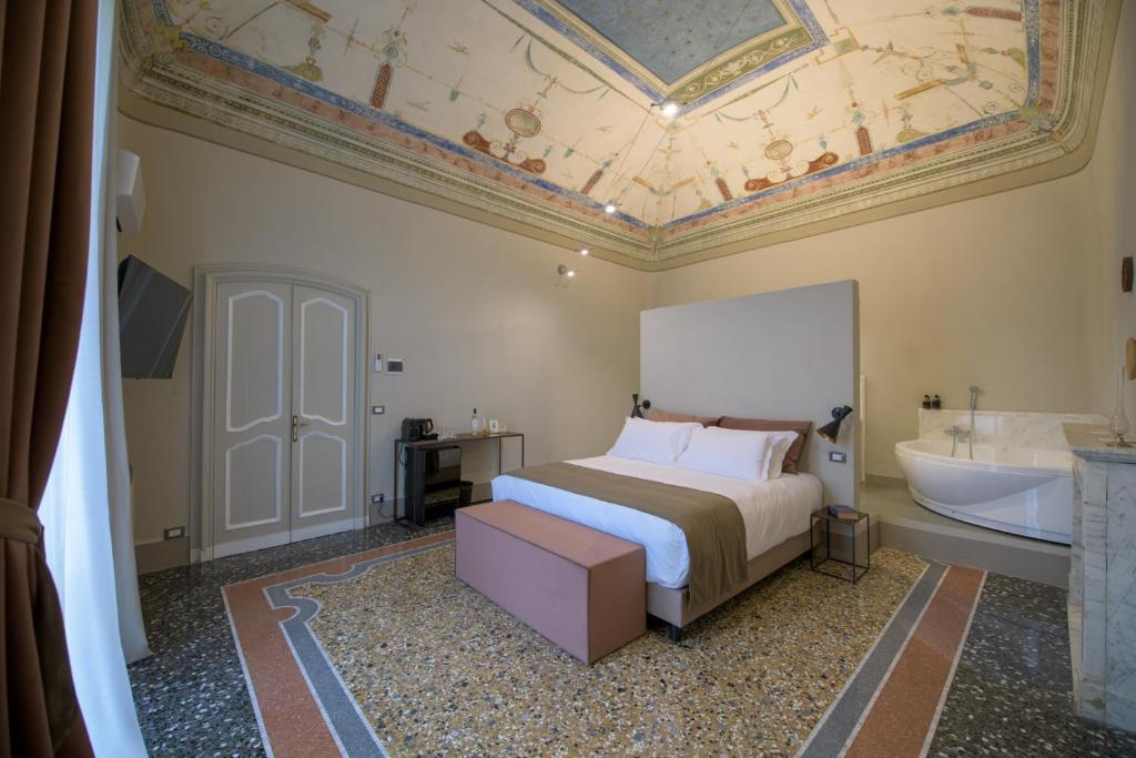 Posteľ alebo postele v izbe v ubytovaní Palazzo Sertorio Suites