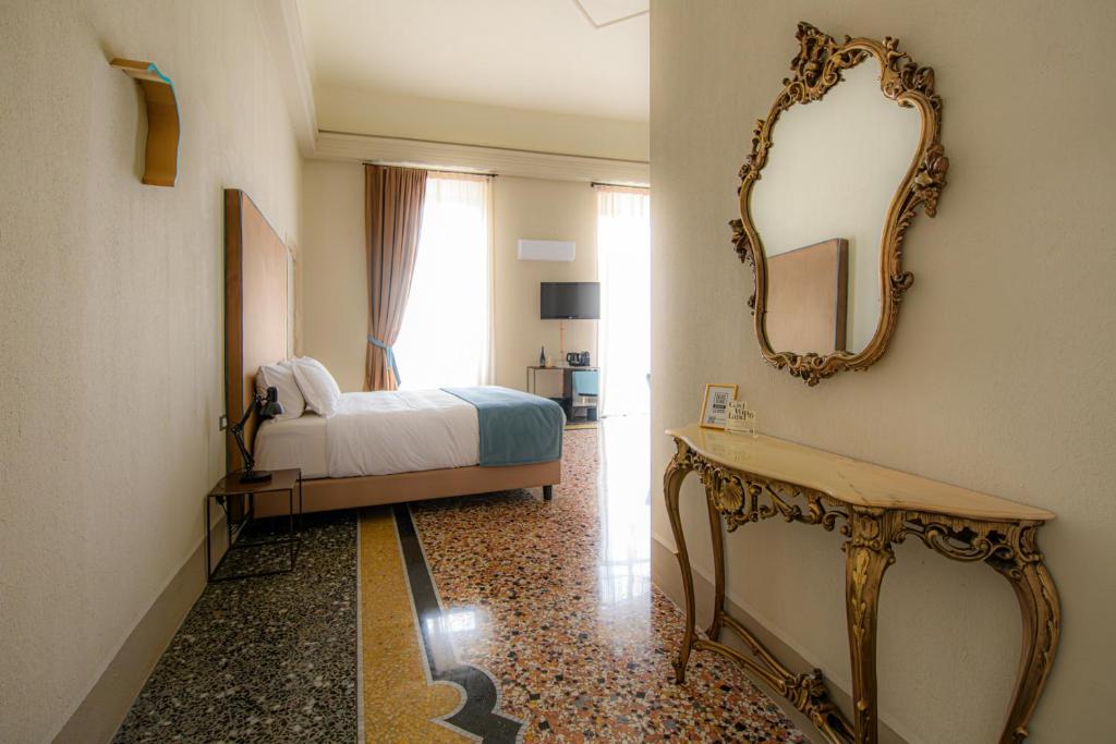 Posteľ alebo postele v izbe v ubytovaní Palazzo Sertorio Suites