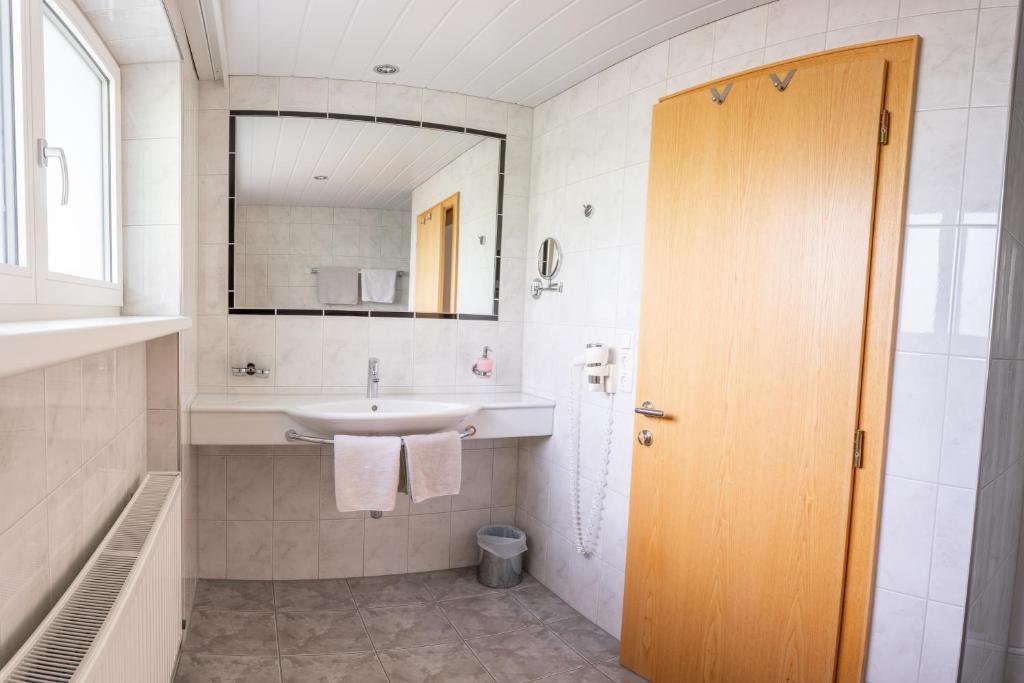 Koupelna v ubytování Hotel Garni Krumbach