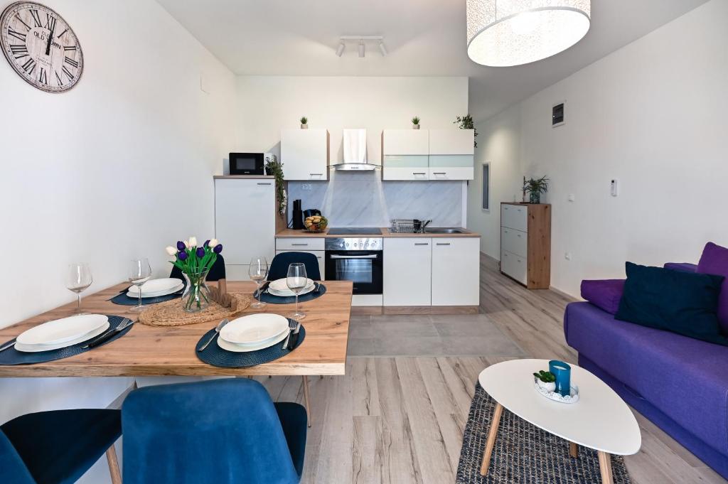 Kuchyňa alebo kuchynka v ubytovaní Apartments MENA