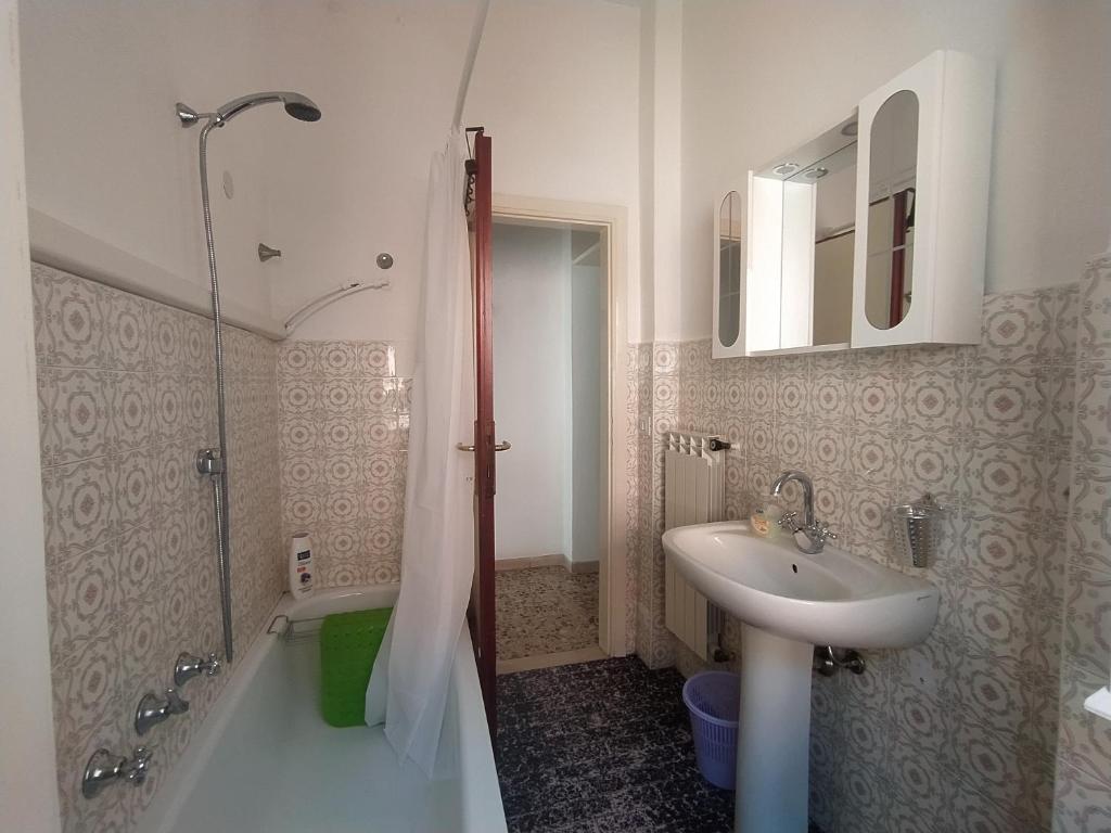 A bathroom at Brezza marina