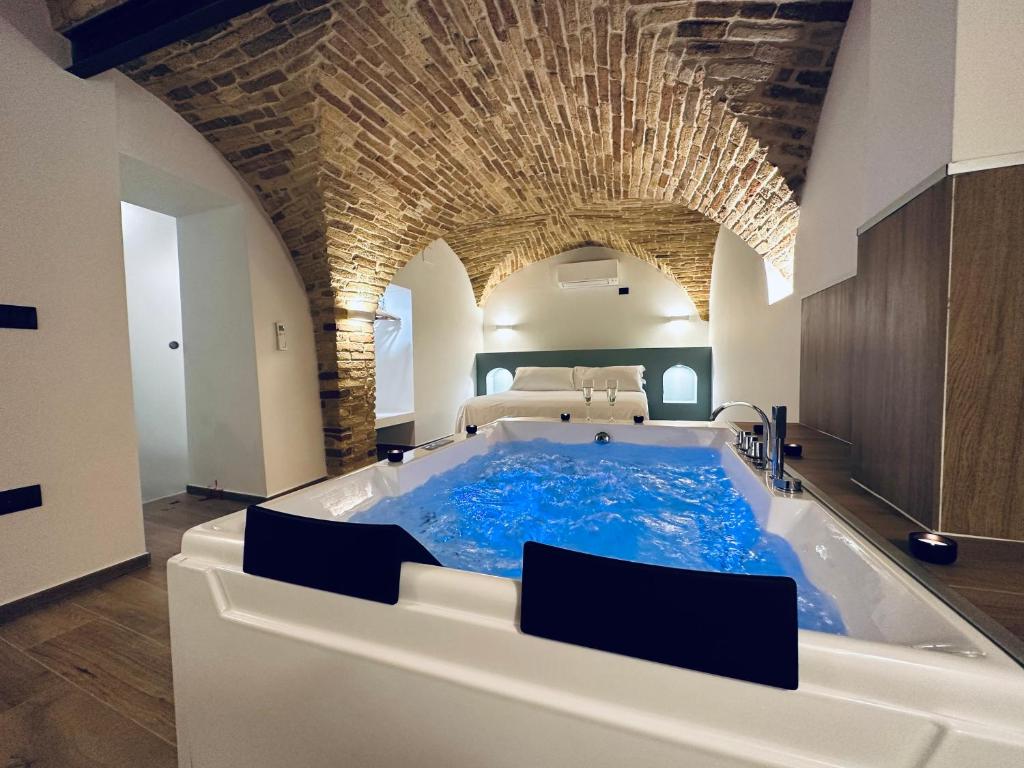 a large bath tub in a room with a bed at B&B Civico 35 in Chieti