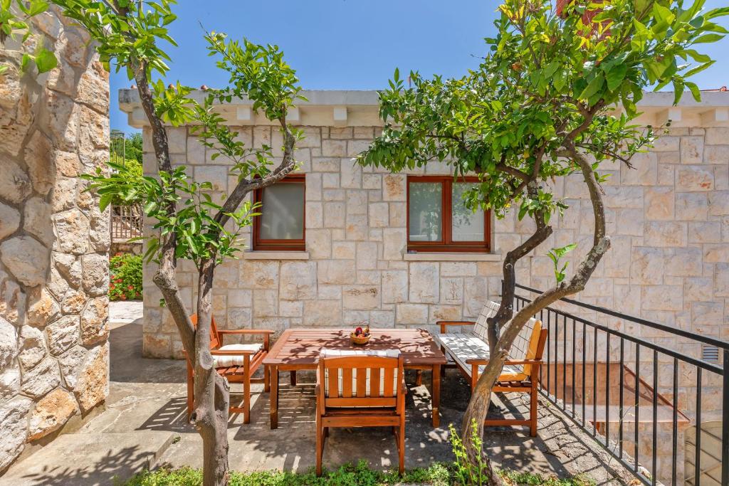 Cosy Apartment Near Lapad Beach Bay