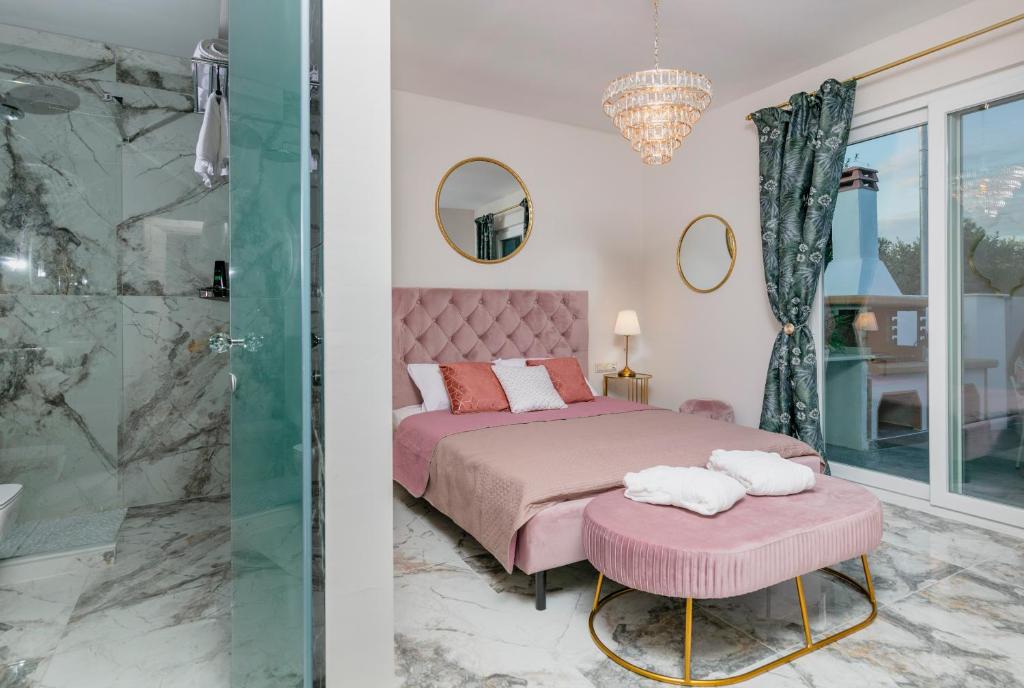 Koupelna v ubytování Jacuzzi deluxe villa