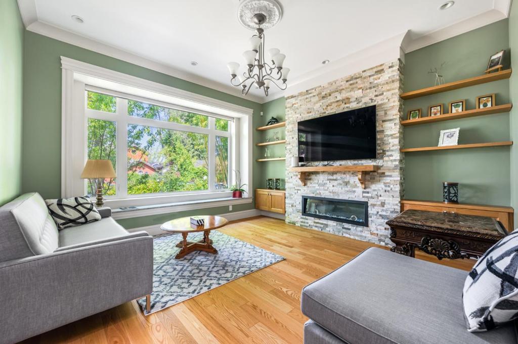 a living room with a couch and a fireplace at Vancouver Haven: Luxurious 5-Bedroom Retreat in Vancouver