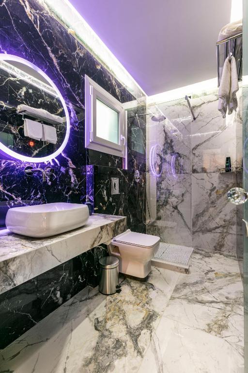 Koupelna v ubytování Jacuzzi deluxe villa