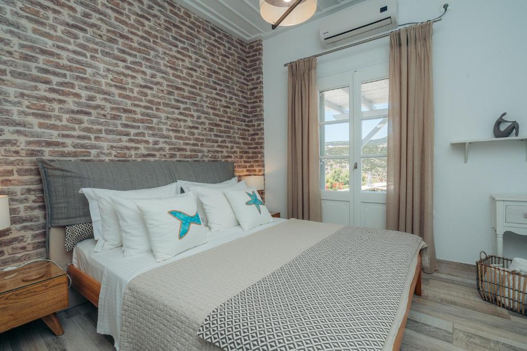 A bed or beds in a room at Erifili Houses