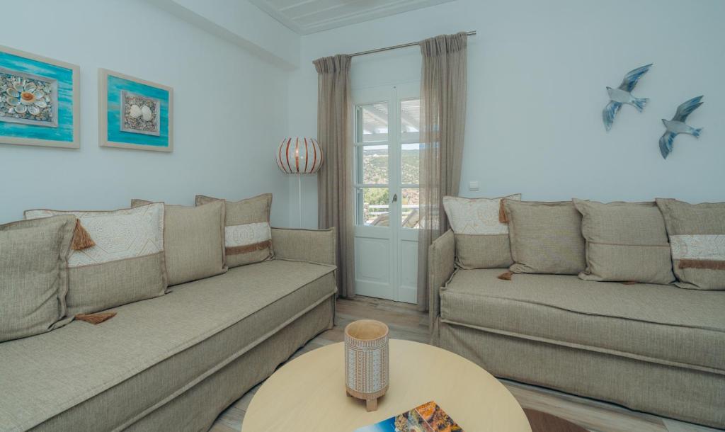 A seating area at Erifili Houses