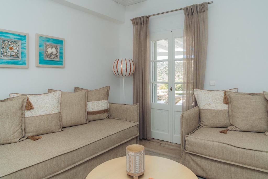 A seating area at Erifili Houses