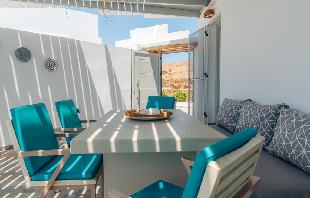 A seating area at Erifili Houses