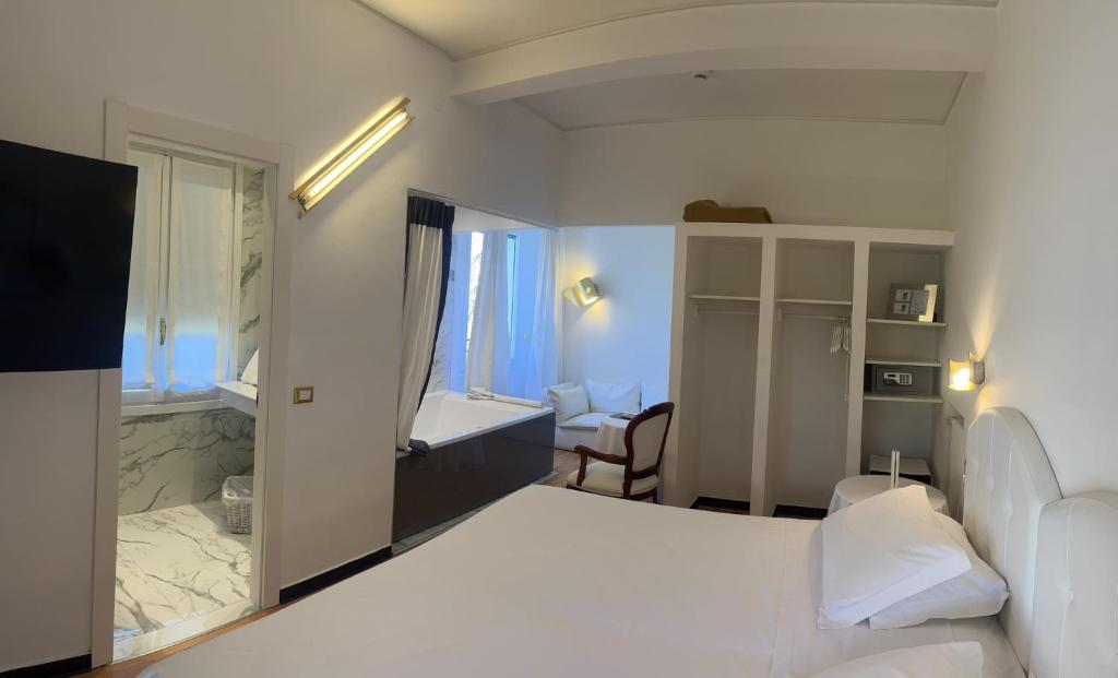 Postel nebo postele na pokoji v ubytování Eveline 2 - Piscina Privata o Jacuzzi