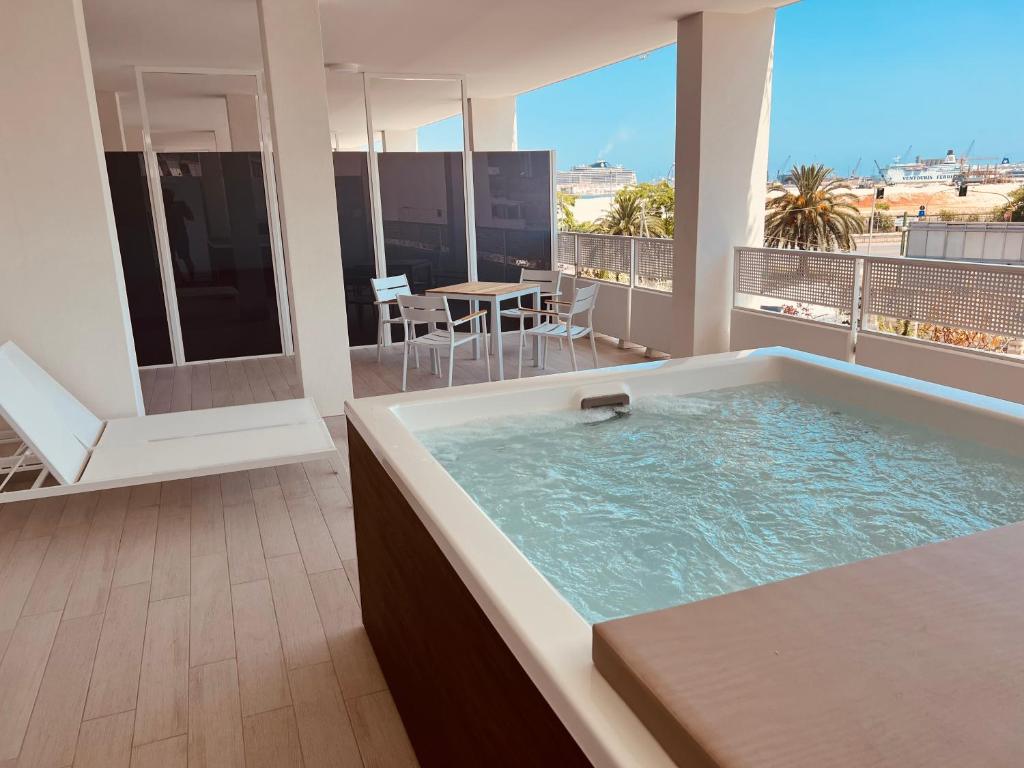 Ban công/sân hiên tại Marisabella Suite Spa 2