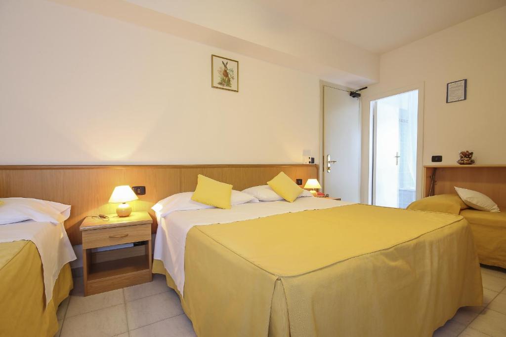 Postel nebo postele na pokoji v ubytování Hotel Miramare
