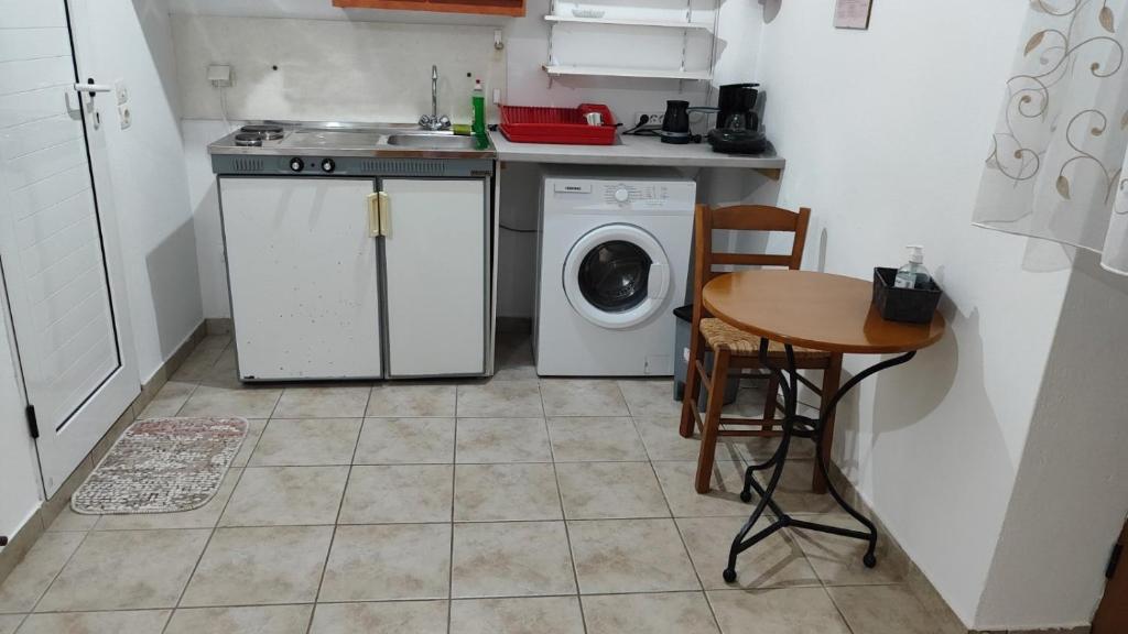 TRADITIONAL HOUSE ALEPIS IN AREOPOLIS - 9