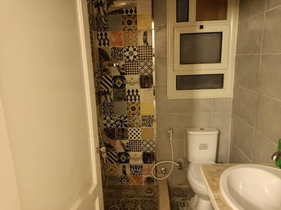 Koupelna v ubytování 3 bedroom 2 bathrooms, ground floor with large swimming pool at stella heightssidy abd el rahman