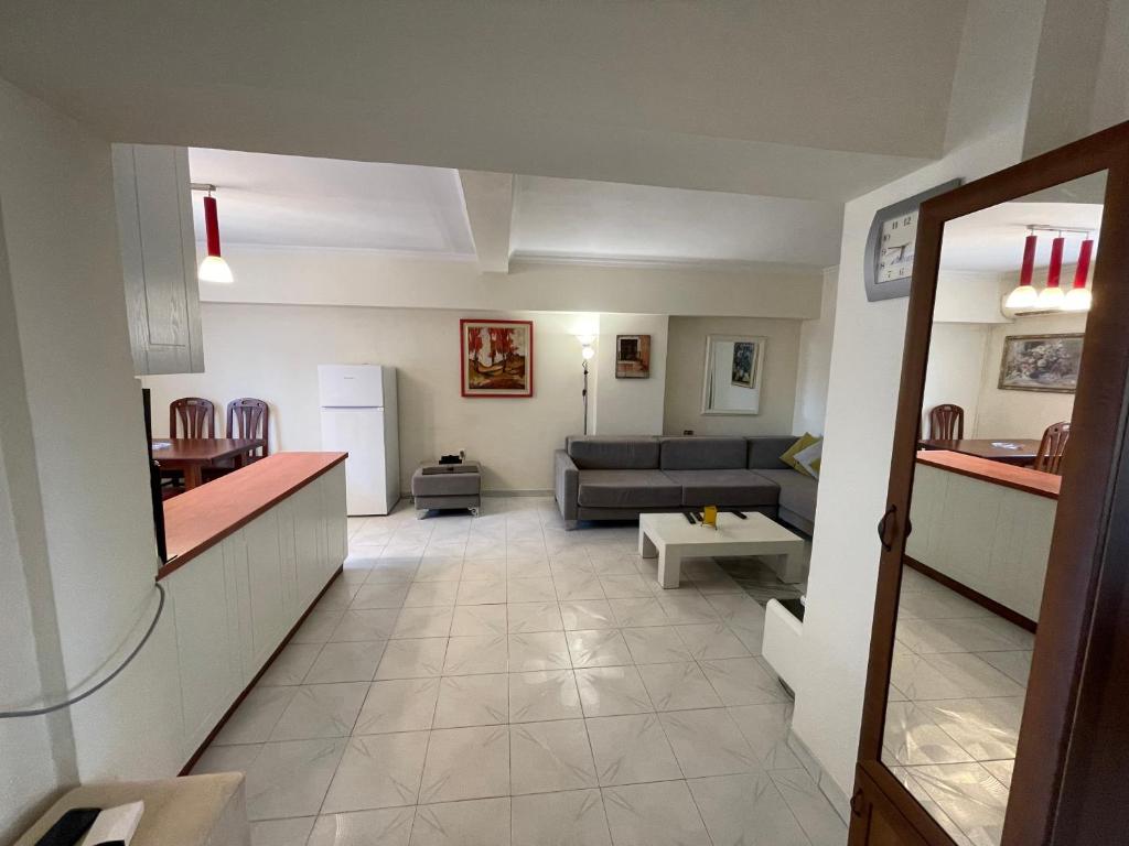 Tirana Flora Center Apartment - Image 4