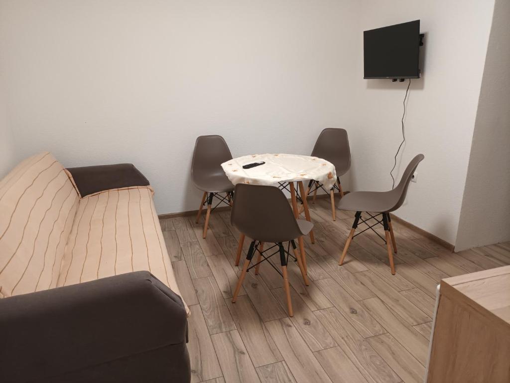 TV a/nebo společenská místnost v ubytování Apartman Skradin (nono)