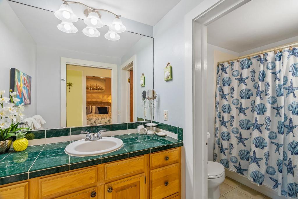 Koupelna v ubytování Beautiful Poipu 1Br Condo with AC KP237
