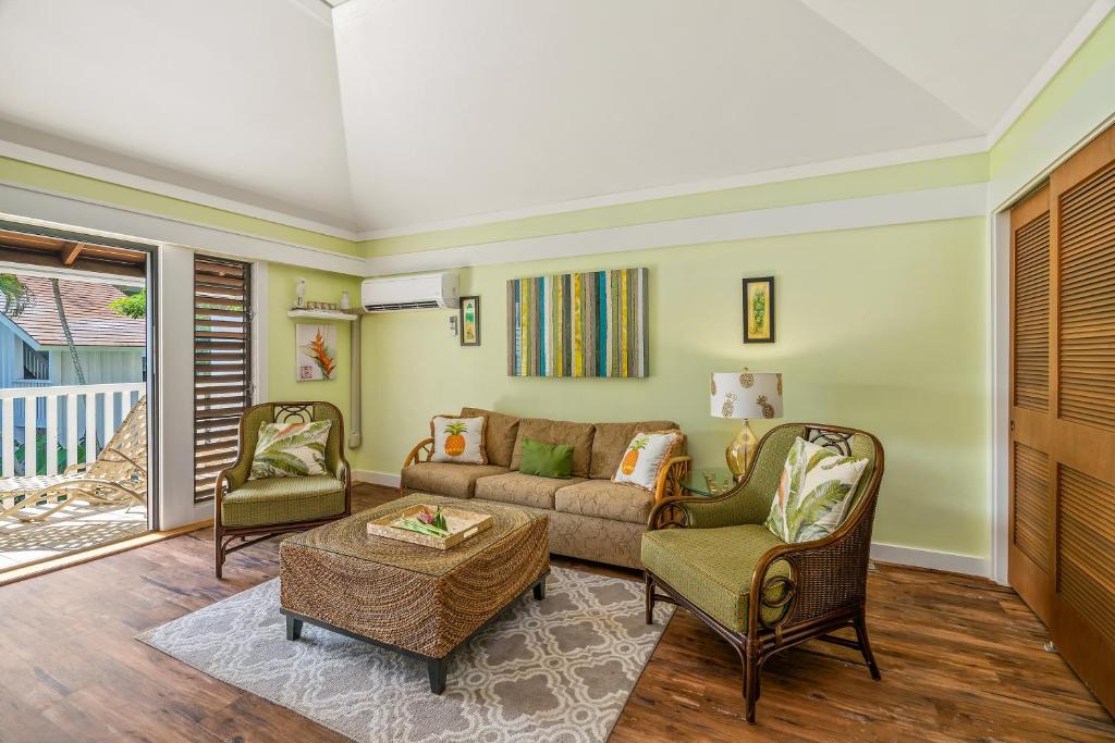 Posezení v ubytování Beautiful Poipu 1Br Condo with AC KP237