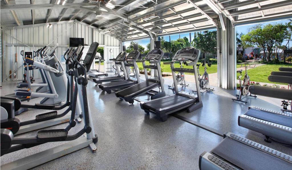 Fitness centrum a/nebo fitness zařízení v ubytování Beautiful Poipu 1Br Condo with AC KP237