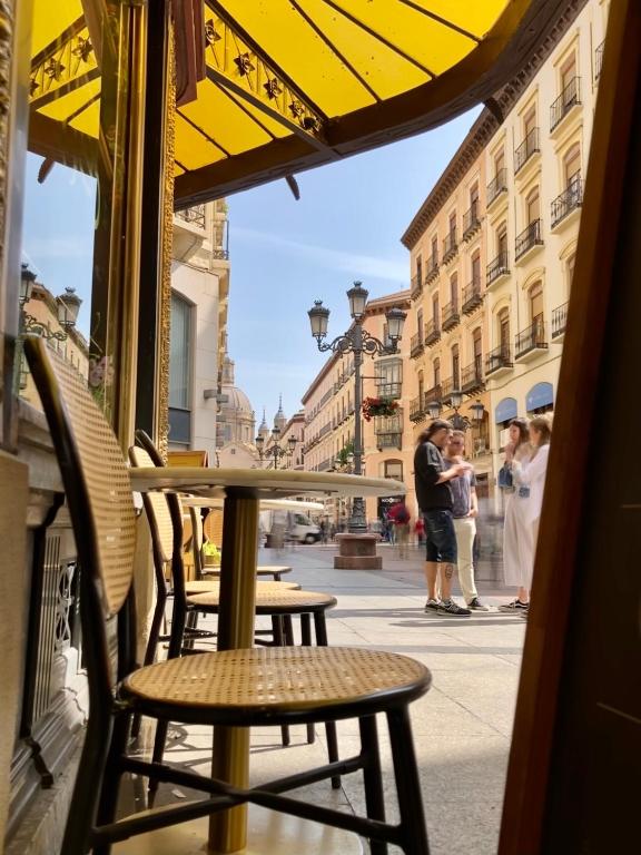 Restaurace v ubytování Apartamento centro con parking privado