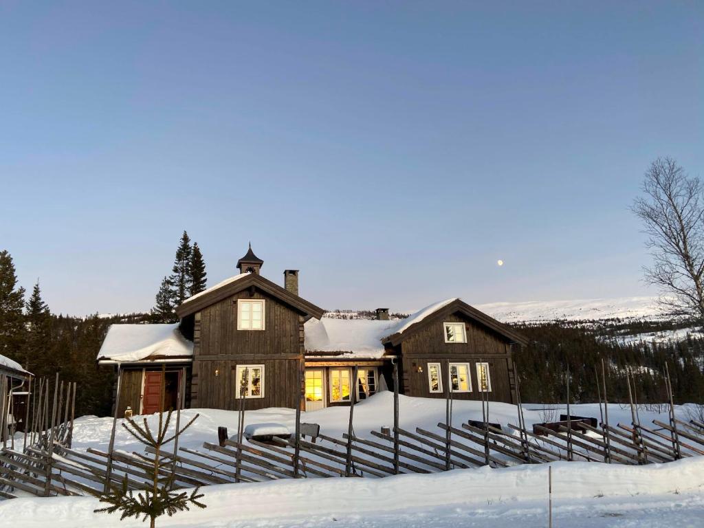 Luxurious, well-Equipped and modern Cabin by the Cross-Country Ski Trails v zimě