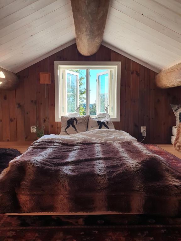 Postel nebo postele na pokoji v ubytování Luxurious, well-Equipped and modern Cabin by the Cross-Country Ski Trails