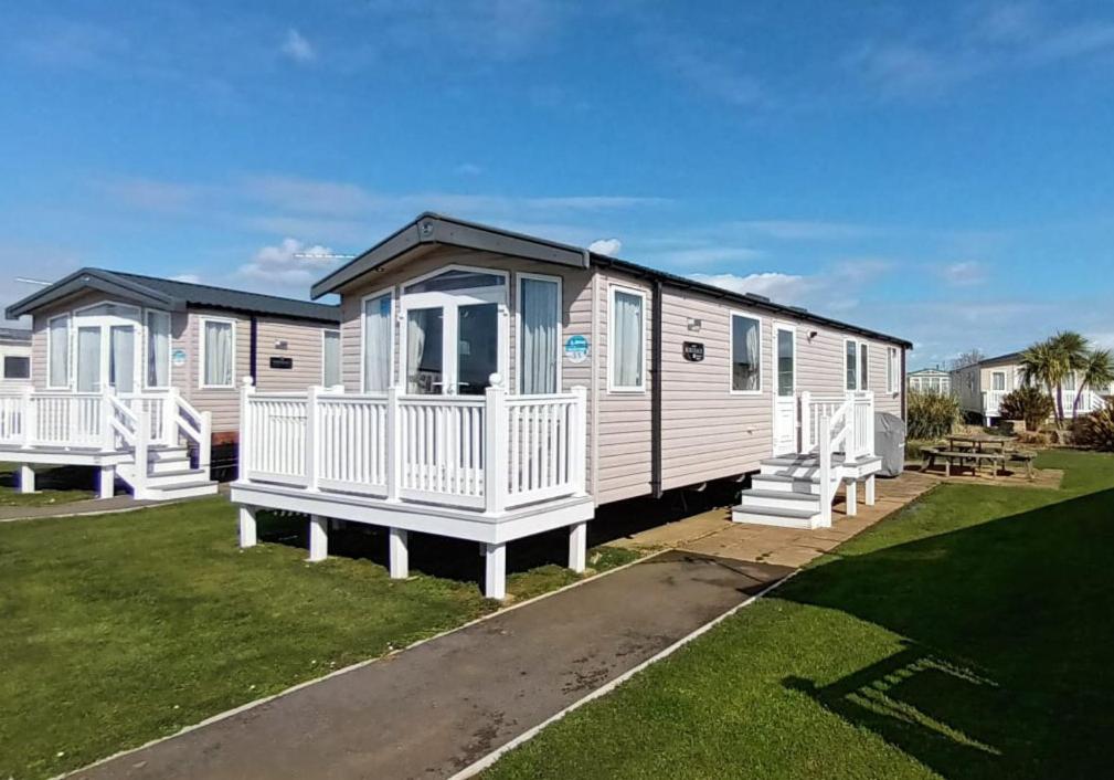 a row of modular homes on a lawn at Bordeaux - Church Farm in Pagham