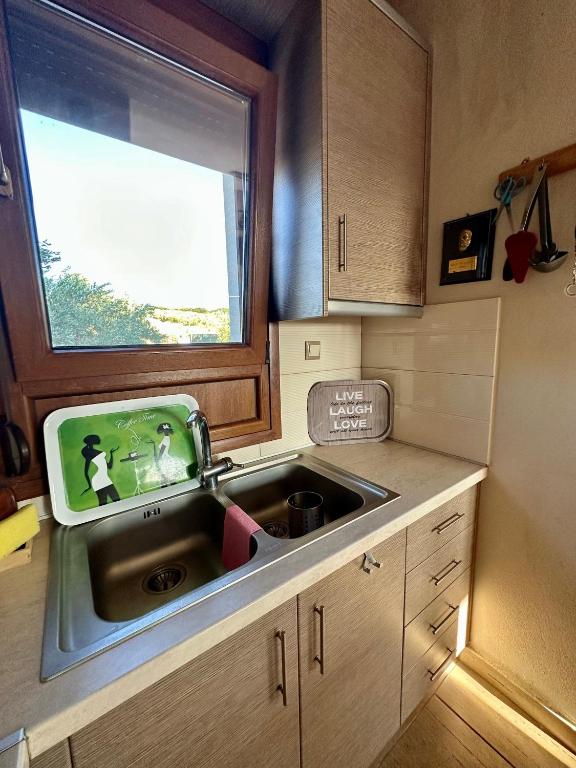 Kuchyň nebo kuchyňský kout v ubytování Villa Elia in Nea Kallikrateia
