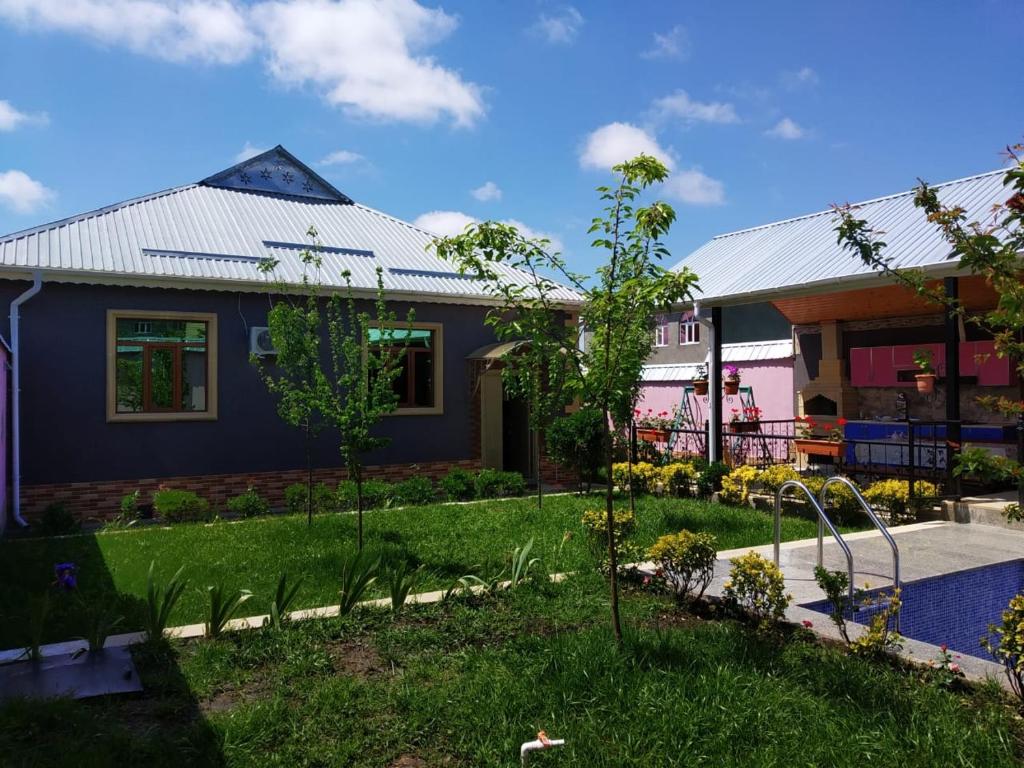 a house with a garden in front of it at Elnur small villa in Daşca