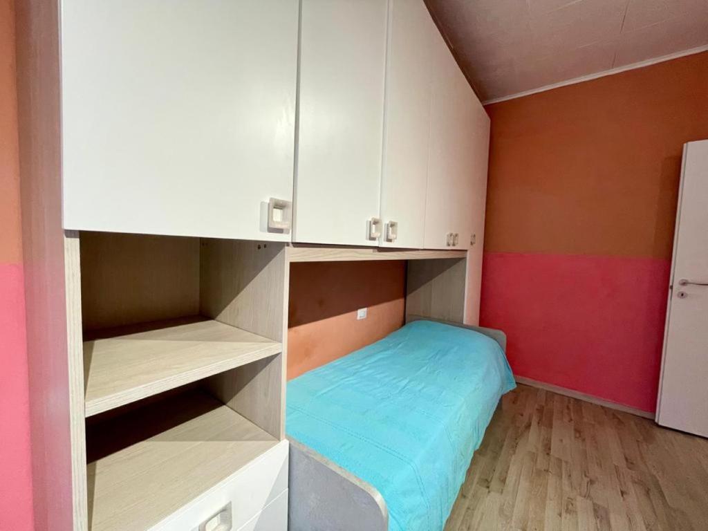 Cucina o angolo cottura di The Orange Housing in Como