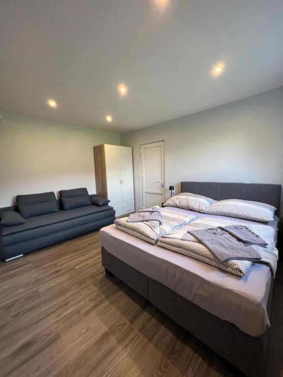 Postel nebo postele na pokoji v ubytování FRESH Apartments