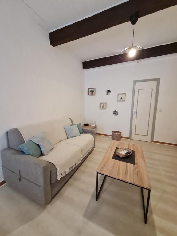 Posedenie v ubytovaní Charming authentic apartment in central location