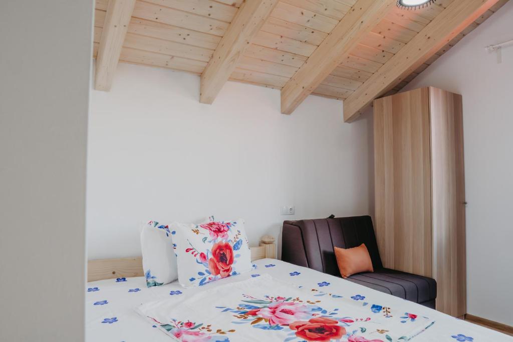 Pensiunea Suzanne Băile Figa - Family Room With Balcony