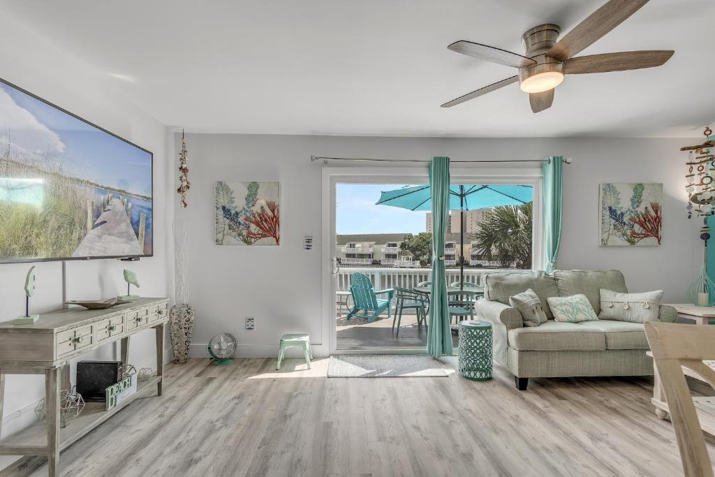 Southbay by the Gulf 51 Walk to private beach in 3 min Beach setup