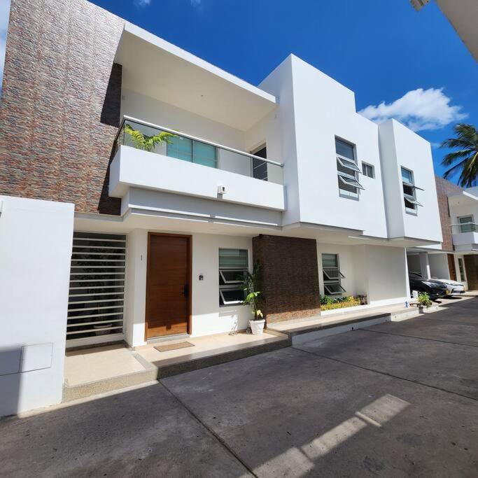 a large white building with a driveway in front of it at Casa Appushii Riohacha in Ríohacha