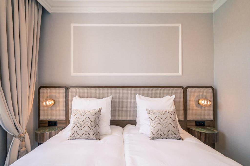 
Classic Room Courtyard View
