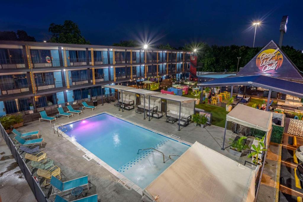 an empty pool in front of a hotel at night at Heights House Hotel, Ascend Hotel Collection in Houston