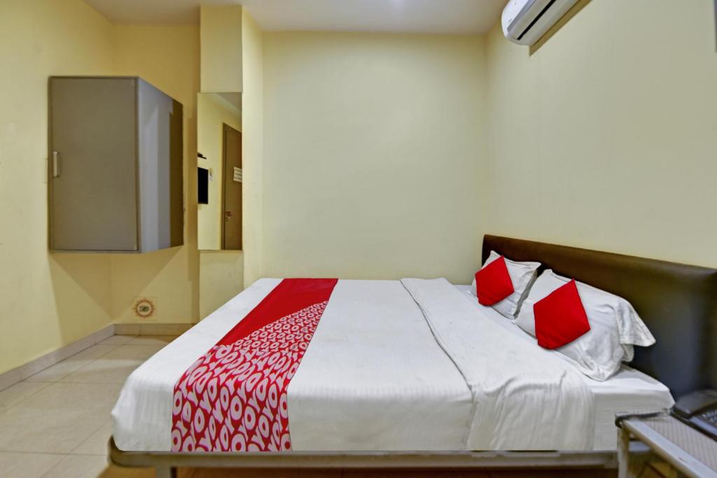 a bedroom with a large bed with red pillows at OYO Flagship 81479 Hotel The Stay Within in Rānchī
