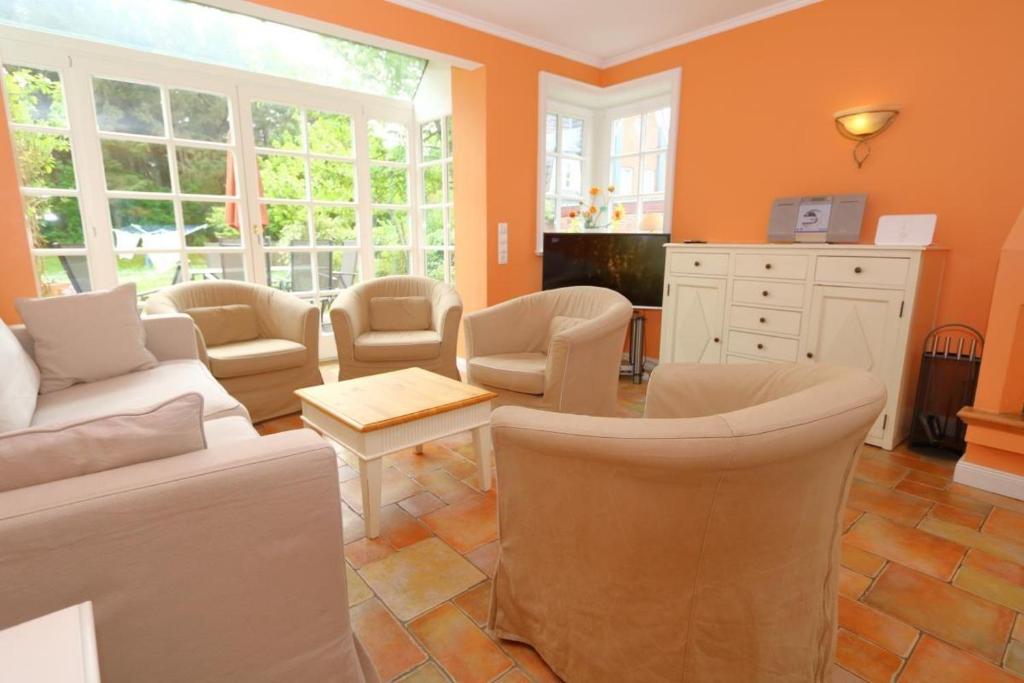 TV a/nebo společenská místnost v ubytování Landhaus-Friedrichshain-Thomas-Mann