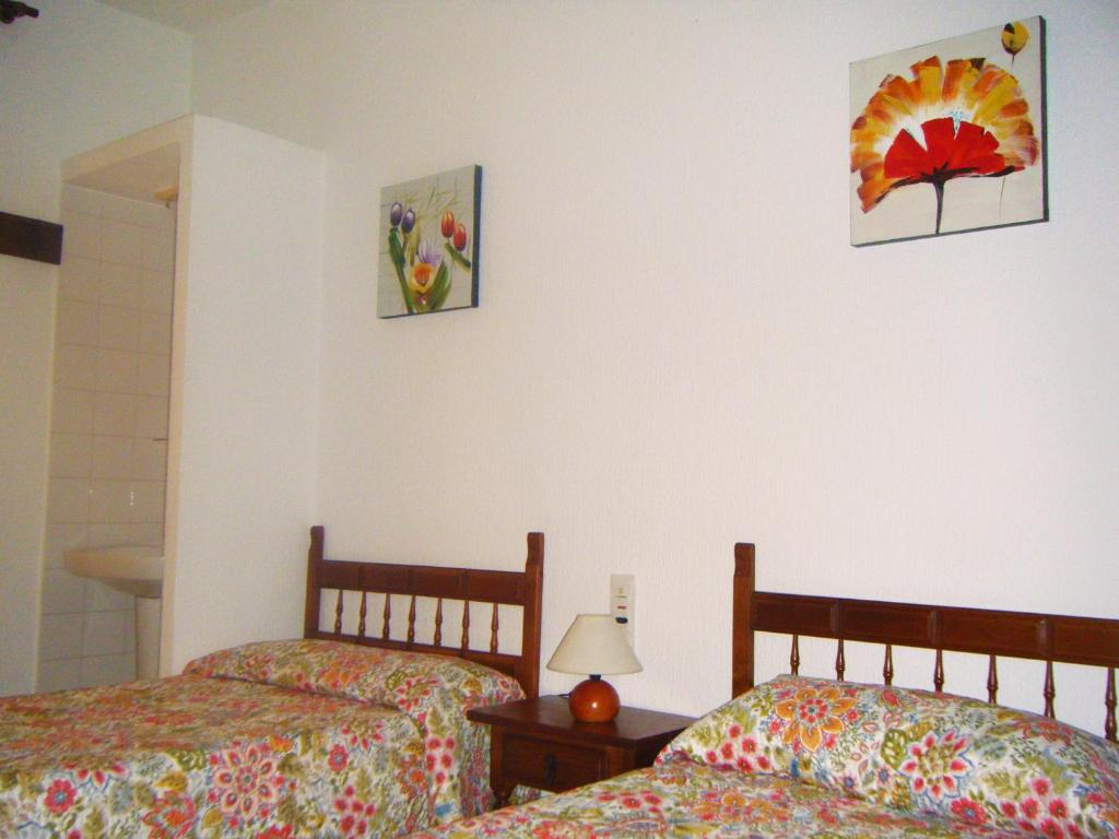 Hostal Muriel - Double Room With Shared Bathroom