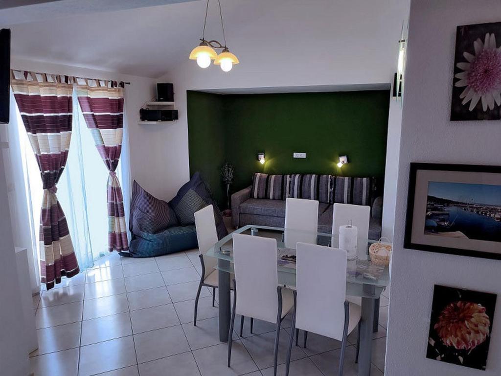Posedenie v ubytovaní Apartments and rooms by the sea Tucepi, Makarska - 6058
