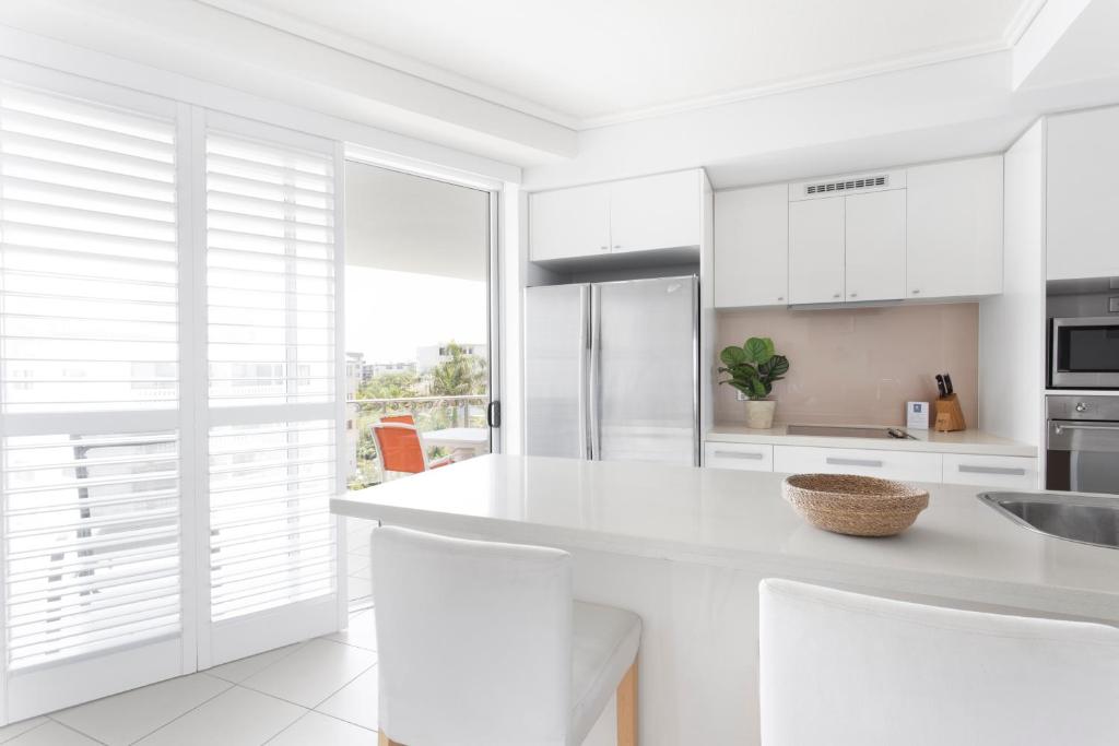 A kitchen or kitchenette at Aspect Caloundra