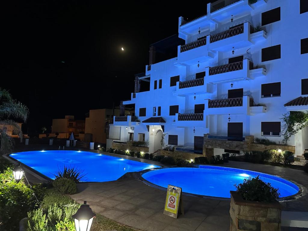 Bazén v ubytování Residence Al Kasaba - Spacious apartment with swimming pool and direct access to sea nebo v jeho okolí