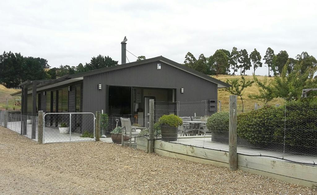 Mt Herbert Farm Cottage, Diamond Harbour (updated prices 2024)