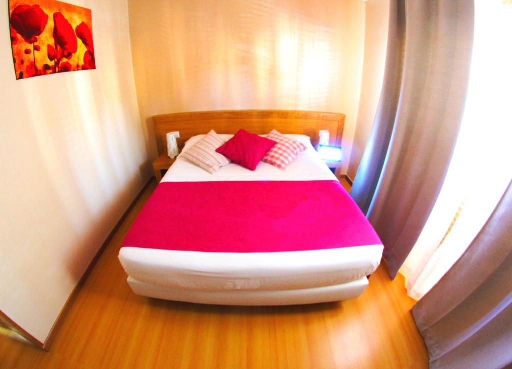 Postel nebo postele na pokoji v ubytování The Night Guest House