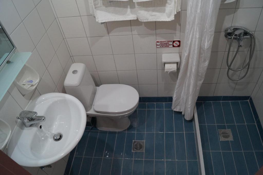 Koupelna v ubytování Brati - Arcoudi Hotel